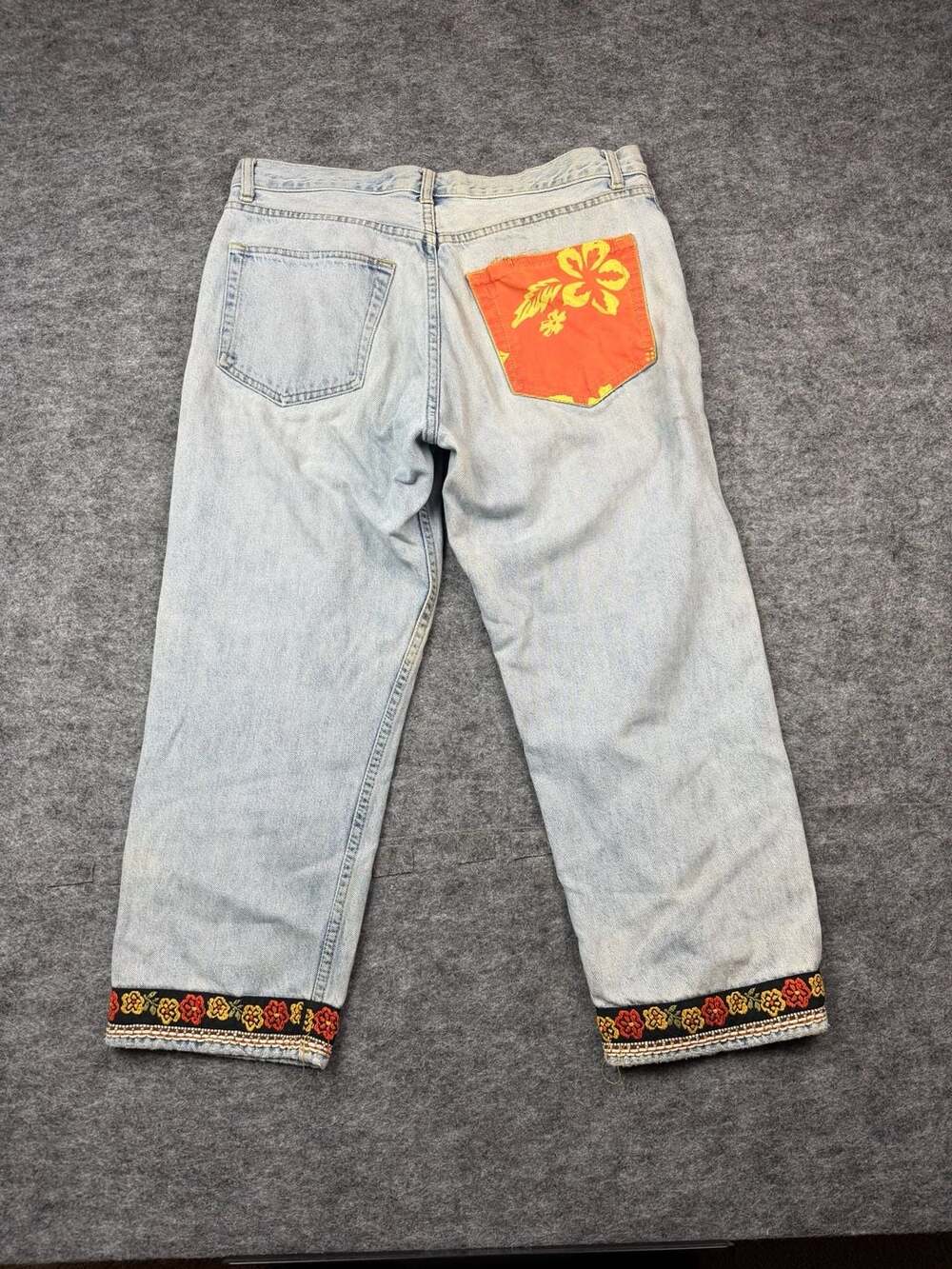 Gap Capri Jeans Size 12 Light Wash Floral Embroidered